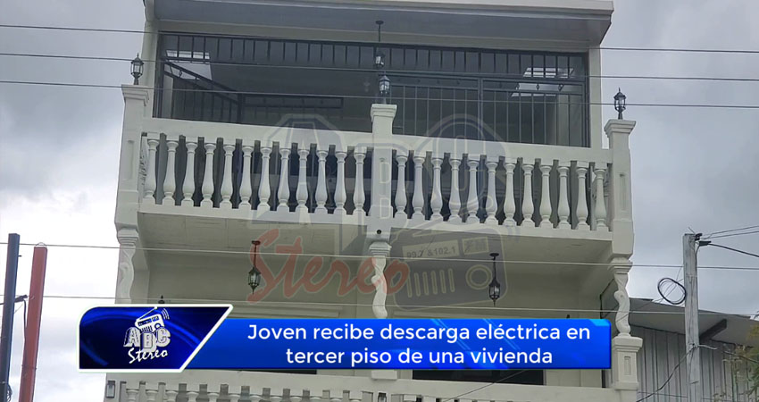 Joven recibe descarga eléctrica en tercer piso de una vivienda