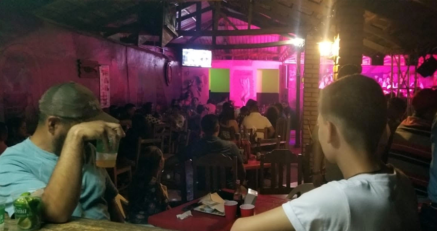 Gran afluencia de clientes en bares y restaurantes de Ocotal. Foto: Cortesía