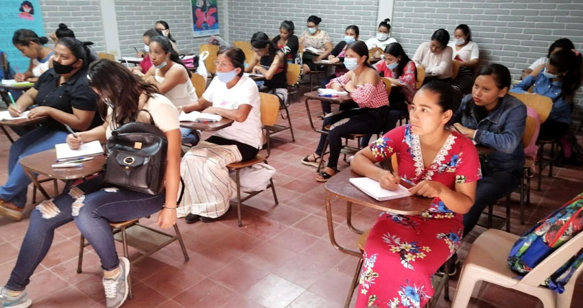 Desde hace más de 30 años, en Proyecto Miriam, Estelí, existe la oportunidad para que mujeres que lo necesitan puedan terminar sus estudios de primaria, aprender un nuevo oficio, o acceder a ciertos cursos.
