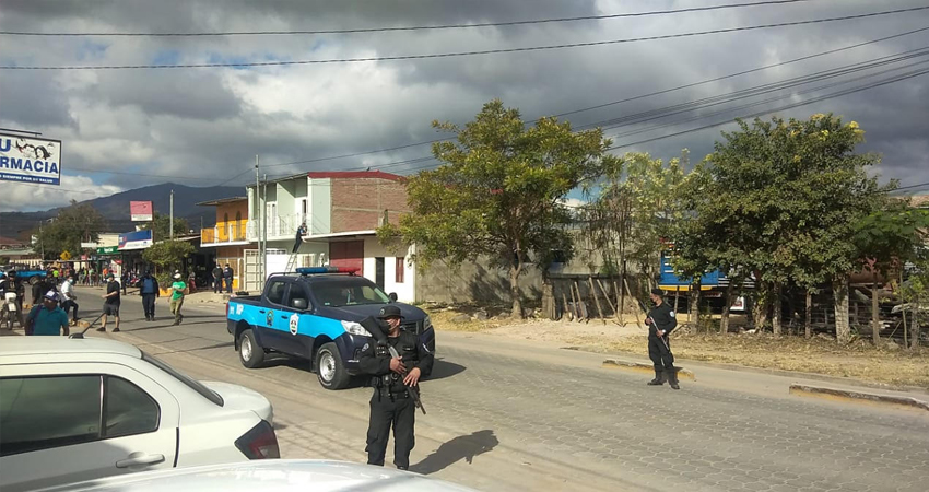 Hubo disparos y pedradas entre familiares, uno de los heridos está grave. Foto: Juan Francisco Dávila/Radio ABC Stereo