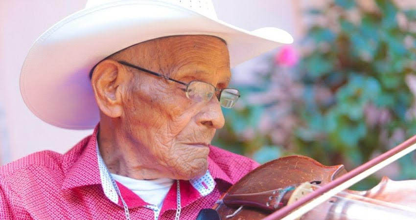 José Adán Hernández se considera pilar de la música tradicional nicaragüense. Foto: Cortesía/Radio ABC Stereo