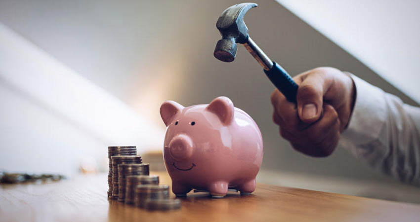 Expertos en finanzas recomiendan reducir las compras compulsivas para tener una mayor cantidad de dinero destinada a un fondo de ahorro. Imagen de referencia