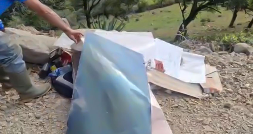 Sin conciencia ambiental. La entrada a la Finca El Jalacate está siendo afectada por personas que dejan basura en la zona.