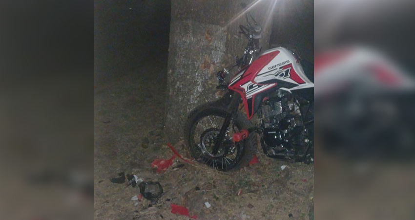 Producto del impacto, la conductora perdió la vida en el lugar.