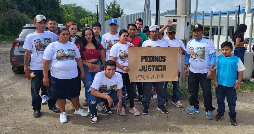 Familiares esperan que el juicio pueda continuar. Foto: Marvin Gadea/Radio ABC Stereo