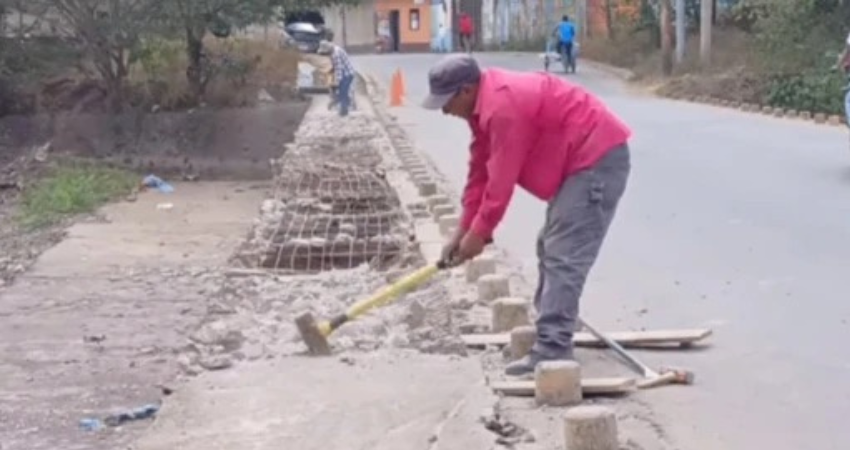 Reparación de Rampa El Rosario. Foto: Byron Altamirano/Radio ABC Stereo