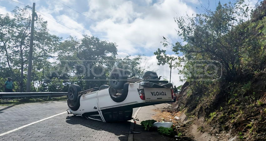 La camioneta, con placas de Estelí, presuntamente presentó desperfectos mecánicos.