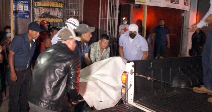 Según testigos, la víctima tuvo una discusión con su victimario. Foto: Juan Fco. Dávila/Radio ABC Stereo