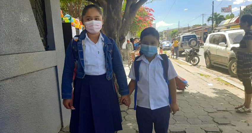 Mascarilla, jabón y alcohol forman parte del regreso a clases. Foto: Famnuel Úbeda/Radio ABC Stereo