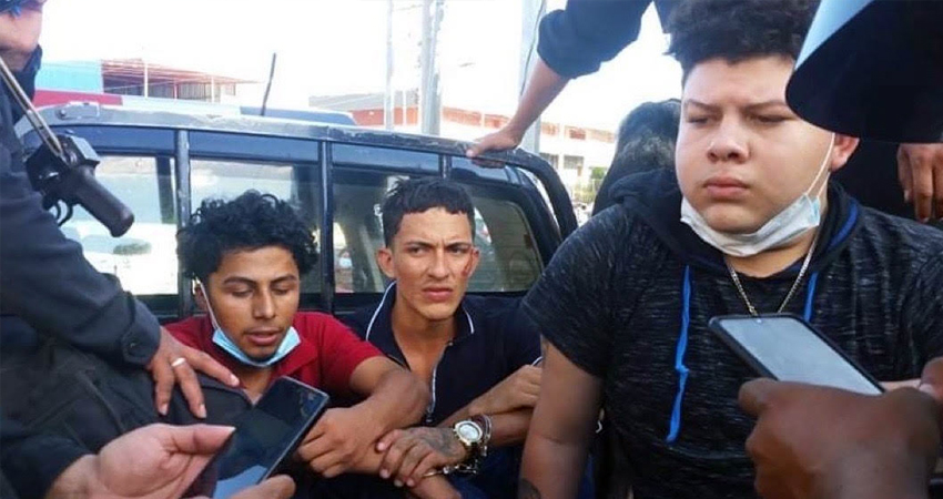 Tras el robo, los tres sujetos fueron atrapados. Foto: Juan Fco. Dávila/Radio ABC Stereo