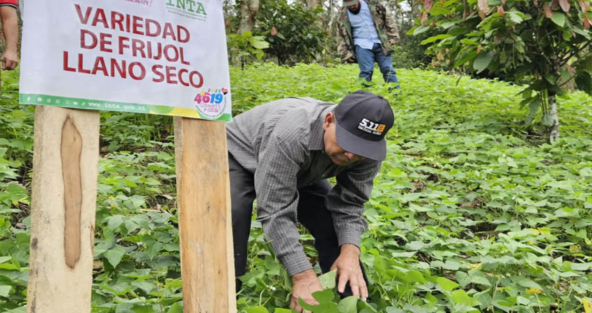 Capacitaron a productores de Santa Lucía. Foto: Cortesía/Radio ABC Stereo