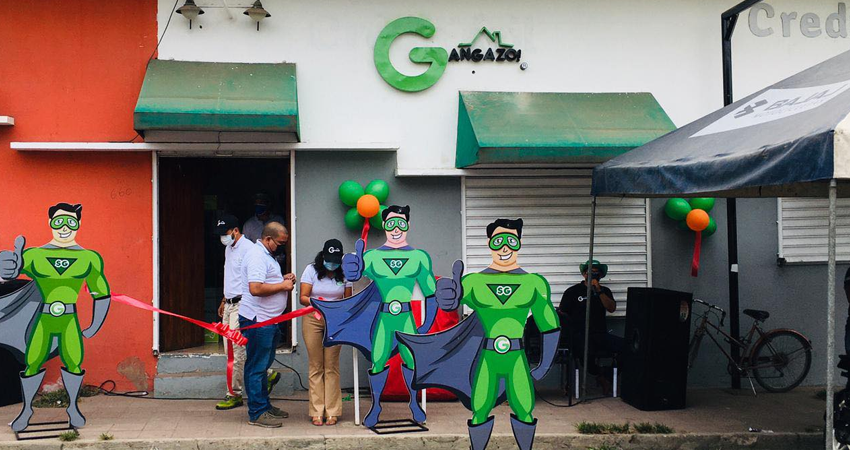 Tienda Gangazo, de Farmacia Estelí 2c. al este.