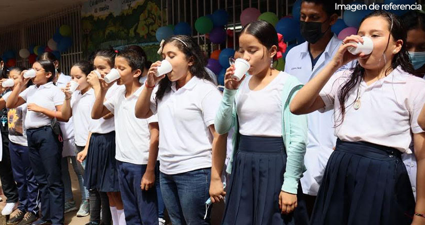 El flúor endurece el esmalte y previene la caries dental en los niños.