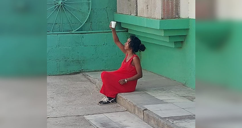 Mujer deambula por las calles de Ocotal. Foto: Cortesía/Radio ABC Stereo