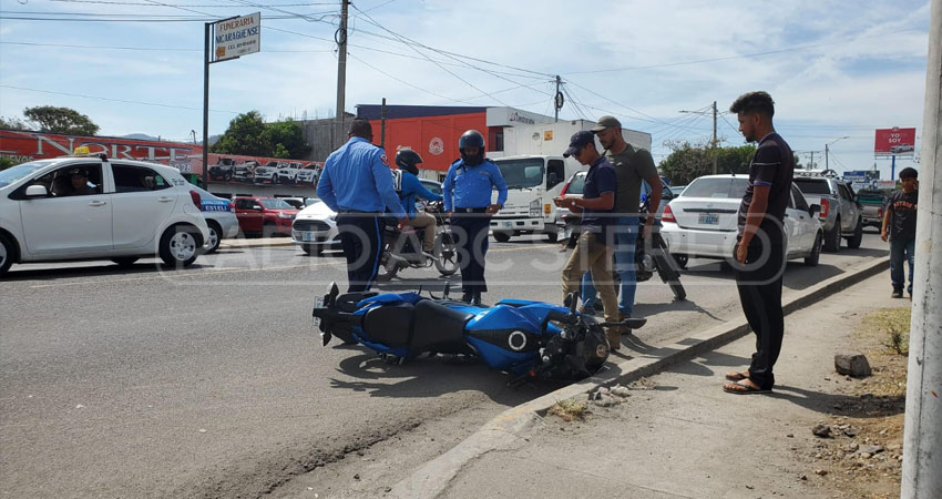 Motociclista impactó con camioneta. Foto: José Enrique Ortega/Radio ABC Stereo