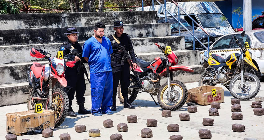 Detenido en operativo antidroga. Foto: Jordan Colindres