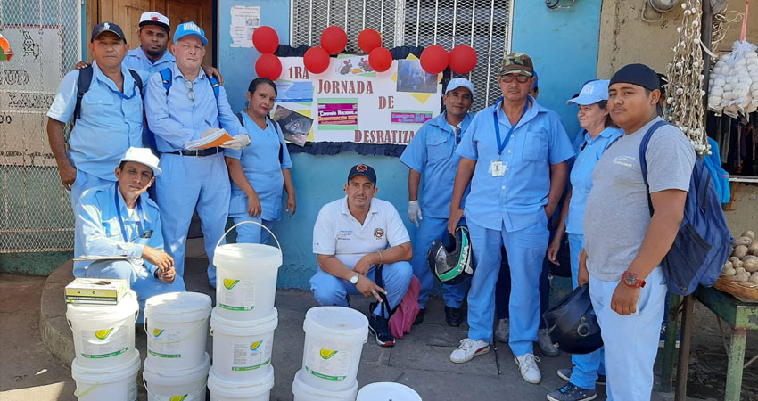 Promover la higiene y evitar enfermedades pretenden los trabajadores del Ministerio de Salud que se desplegarán en el mercado para aplicar biorat.