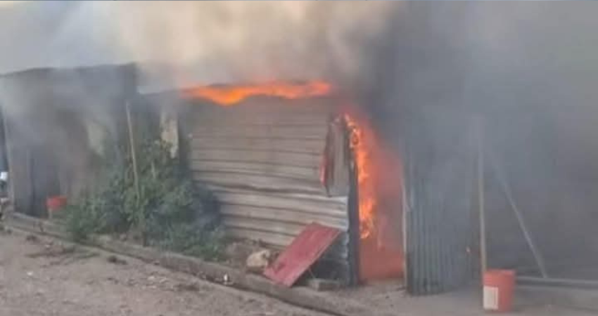 Incendio consumió vivienda en el barrio El Panorama. Foto: Cortesía/Radio ABC Stereo Incendio consumió vivienda en el barrio El Panorama. Foto: Cortesía/Radio ABC Stereo