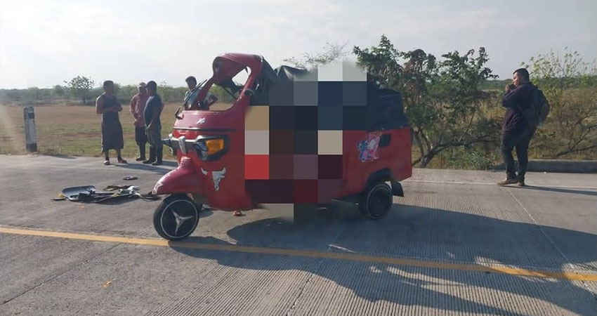 Fatal colisión entre mototaxi y furgón en La Paz Centro. Foto: Cortesía/Radio ABC Stereo