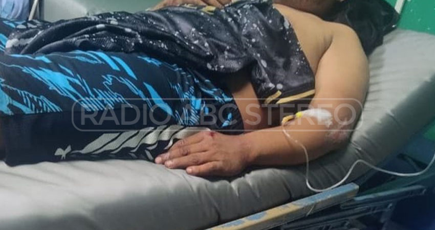 Motociclista lesionado tras accidentarse en La Dalia. Foto: Cortesía/Radio ABC Stereo Motociclista lesionado tras accidentarse en La Dalia. Foto: Cortesía/Radio ABC Stereo