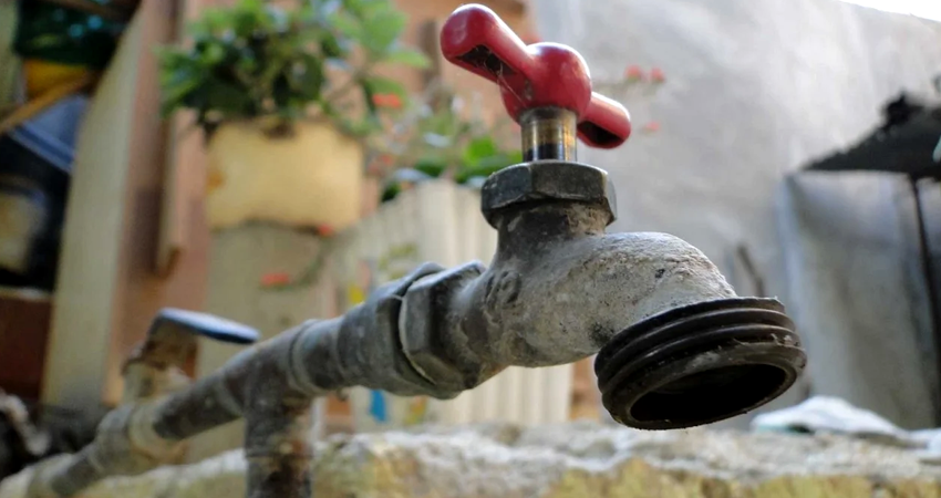 El agua es más importante que la energía eléctrica, considera el ingeniero Eduardo Mendoza. Foto: Imagen de referencia