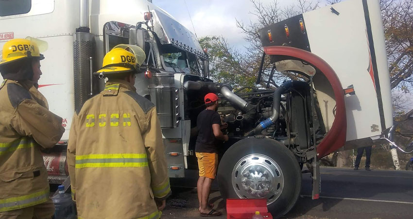 Furgón por poco se quema en Santa Cruz, Estelí