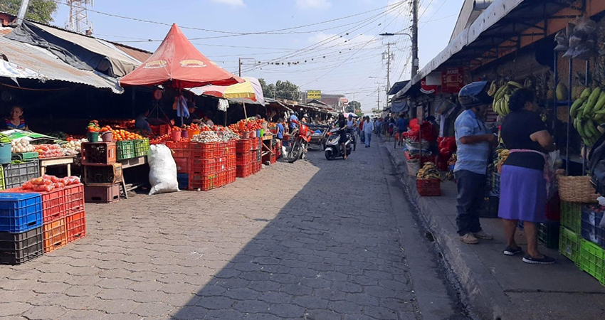 Pocos clientes afectan a comerciantes de perecederos. Foto: Famnuel Úbeda/Radio ABC Stereo Pocos clientes afectan a comerciantes de perecederos. Foto: Famnuel Úbeda/Radio ABC Stereo
