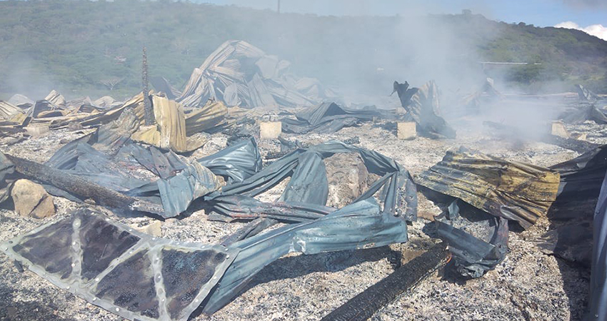 El siniestro empezó en la madrugada, según vigilantes de la propiedad. Foto: Juan Fco. Dávila/Radio ABC Stereo