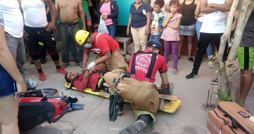 En la otro motocicleta viajaban dos jóvenes que resultaron heridos. Foto: Juan Fco. Dávila/Radio ABC Stereo