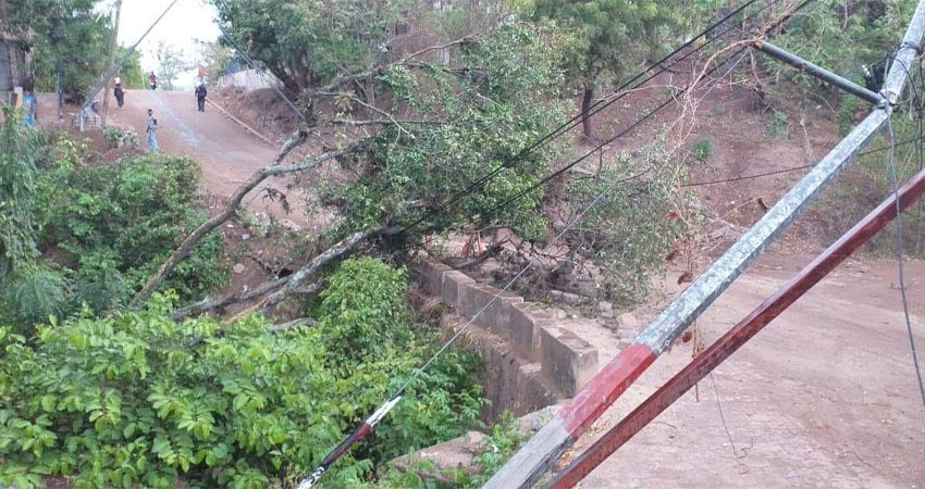 La caída también afectó la circulación. Foto: Cortesía/Radio ABC Stereo