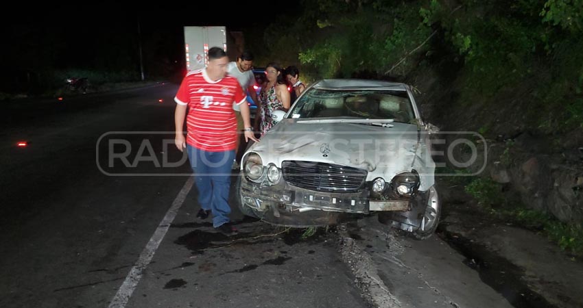 El suceso dejó importantes afectaciones al automóvil. Foto: José Enrique Ortega/Radio ABC Stereo