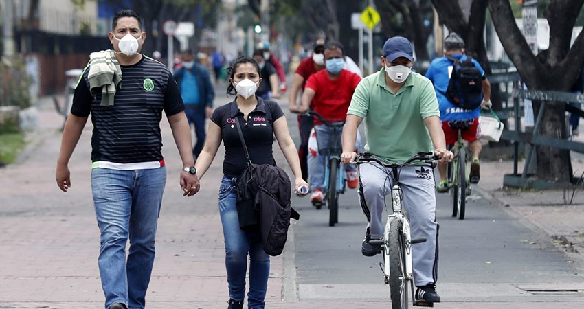 Según los estudios recientes, de comprobarse este tipo de transmisión, las microgotas que expulsa una persona con Covid-19 podrían quedar suspendidas entre 2 y 3 horas. Foto: Efe Según los estudios recientes, de comprobarse este tipo de transmisión, las microgotas que expulsa una persona con Covid-19 podrían quedar suspendidas entre 2 y 3 horas. Foto: Efe