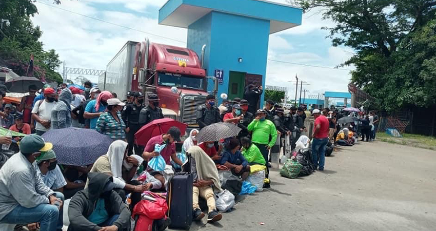 Varios días llevan esperando por ingresar a Nicaragua. Foto: Cortesía