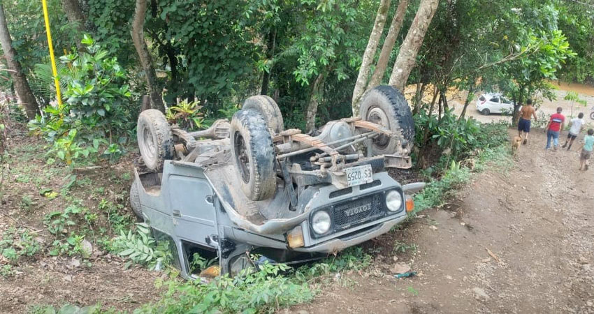 El vehículo quedó volcado. Foto: Cortesía/Radio ABC Stereo