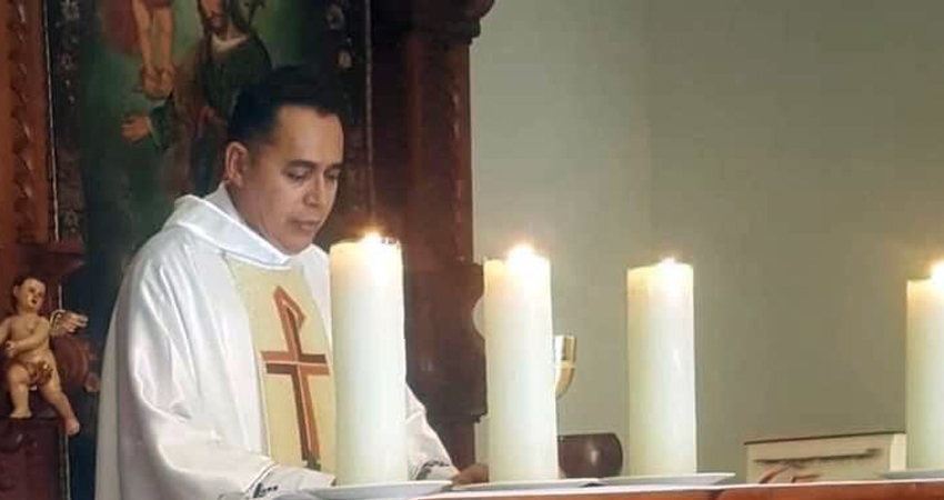 Sacerdote Leonel Balmaceda. Foto: Cortesía/Radio ABC Stereo