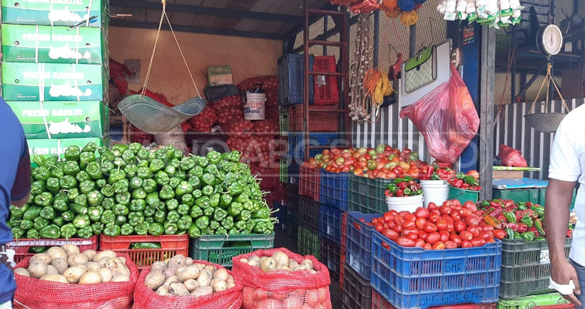 El alza de precios afecta al bolsillo del consumidor. Foto: Famnuel Úbeda/Radio ABC Stereo