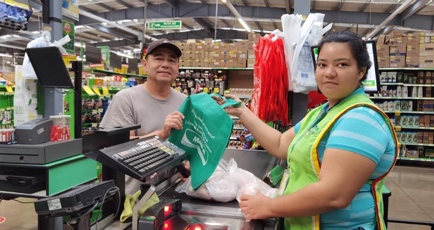 Campaña “Sin Bolsas Por Favor”. Foto: Cortesía/Walmart Nicaragua