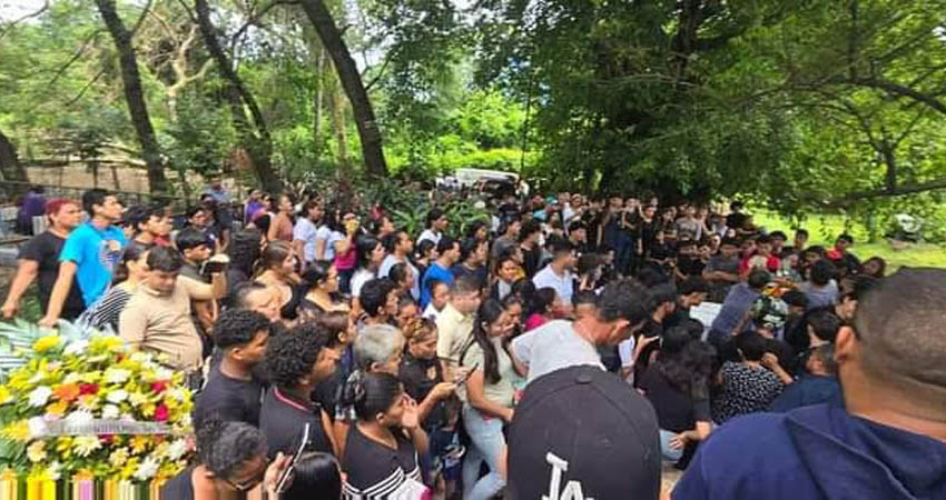 Sepultan a madre e hijo fallecidos en accidente de tránsito. Foto: Cortesía/Radio ABC Stereo