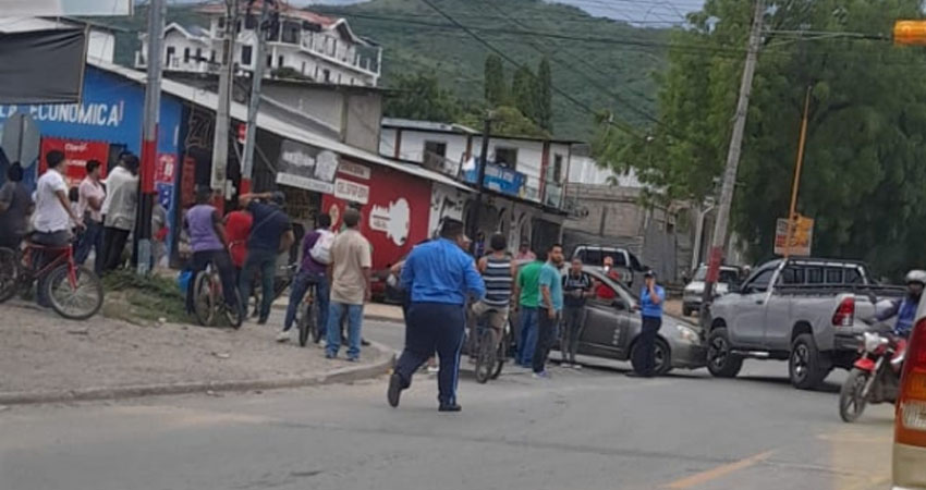 Taxista impactó contra camioneta en Ocotal. Foto: Cortesía/Radio ABC Stereo