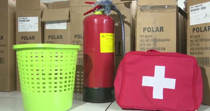 Entregan extintores y kits de primeros auxilios a transportistas. Foto: Cortesía/Radio ABC Stereo