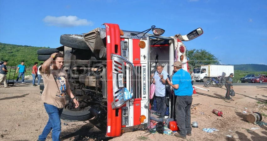 Vuelco de bus en Ciudad Darío, Matagalpa. Foto: Cortesía/Radio ABC Stereo