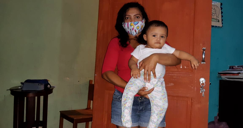 La preocupación principal de Heydi  era no poder amamantar a su bebé. Foto: Famnuel Úbeda/Radio ABC Stereo