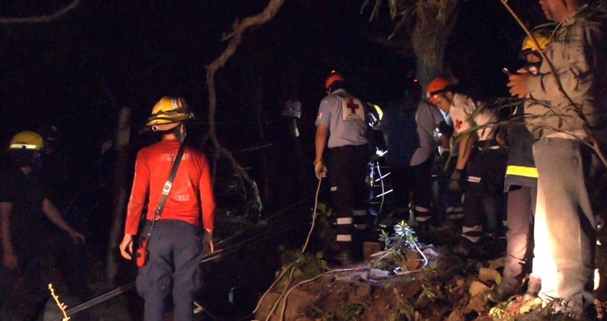 La víctima fue rescatada satisfactoriamente y remitida al hospital. Foto: Juan Fco. Dávila/Radio ABC Stereo