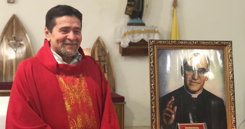 Padre Julio Melgar, párroco de la iglesia Nuestra Señora del Carmen. Foto: Cortesía/Radio ABC Stereo