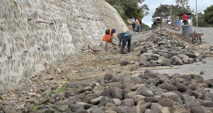 La obra incluye adoquinado, reparación de puentes y cunetas. Foto: Cortesía/Radio ABC Stereo