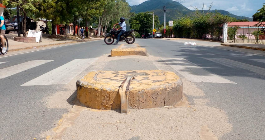 Los "quesos" generan oreocupación por la seguridad vial. Foto: Marvin Gadea/Radio ABC Stereo