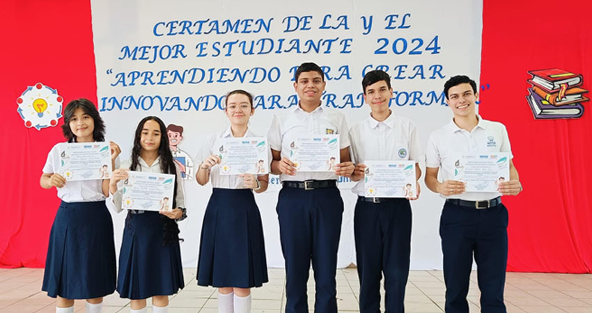 Mejores estudiantes de secundaria, municipio Estelí. Foto: Cortesía/Radio ABC Stereo