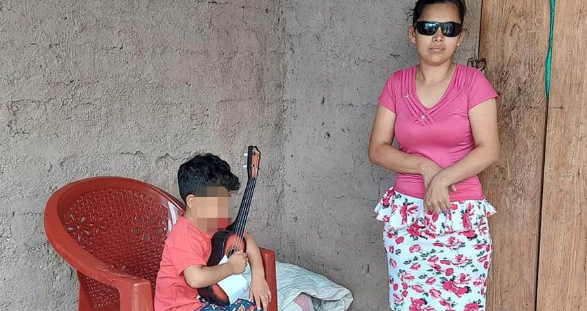 Utilizan imagen de hermanos no videntes para pedir ayuda. Foto: Cortesía/Radio ABC Stereo