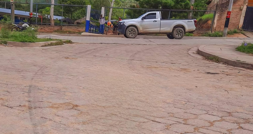 Hombre cae de camioneta. Foto: Cortesía/Radio ABC Stereo