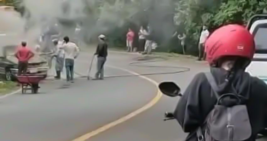 Vehículo se incendia en la carretera Jinotega-Matagalpa. Foto: Cortesía/Radio ABC Stereo
